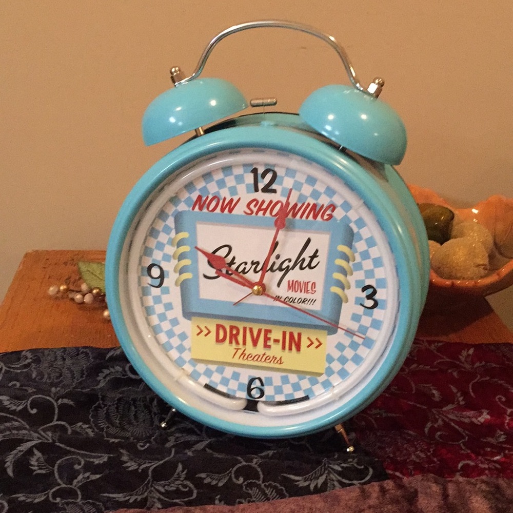 Retro “starlight drive in” alarm clock